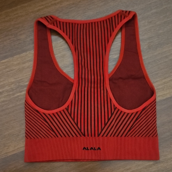 ALALA Convertible Seamless Sports Bra & Leggings Set Bright & Dark Red Stripes - Picture 2 of 16